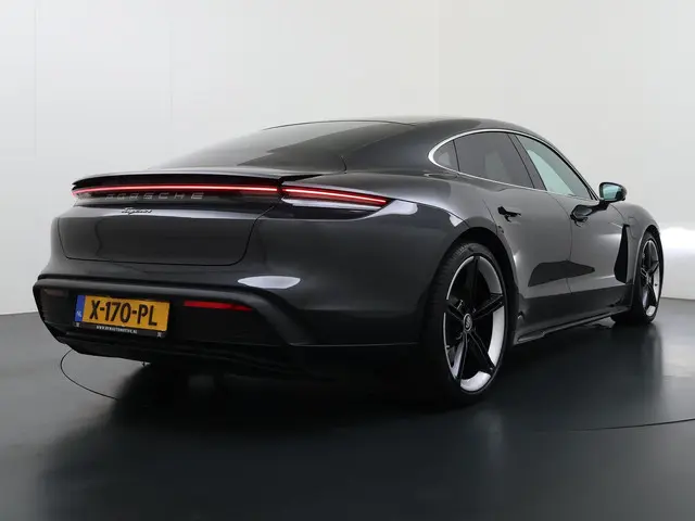 Porsche Taycan Performance 84 kWh 2024 Elektrisch 8