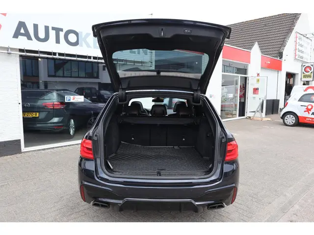 BMW 5 Serie Touring 530i High Executive 2018 Benzine 37