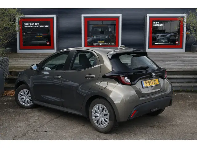 Toyota Yaris 1.5 Hybrid Active 2022 Hybride Benzine 7