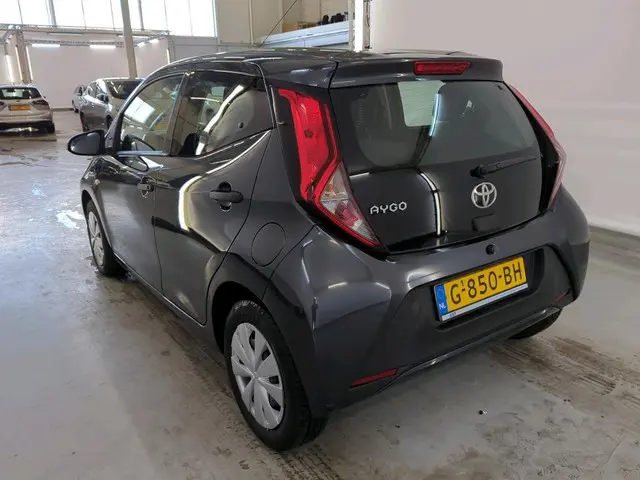 Toyota Aygo 1.0 VVT-i x-fun 2019 Benzine 8