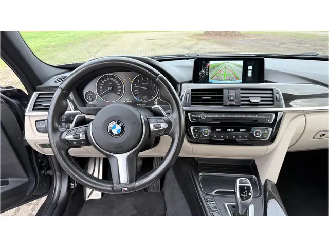 BMW 3 Serie Touring 330i xDrive M Sport 2015 Benzine 15