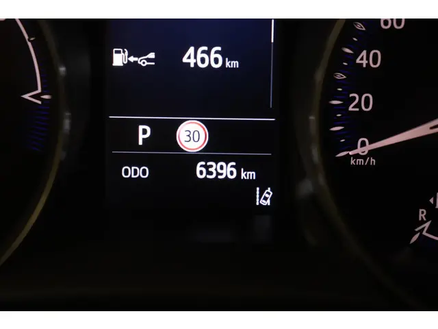 Toyota C-HR 1.8 Hybrid Active, 2022 Hybride Benzine 25