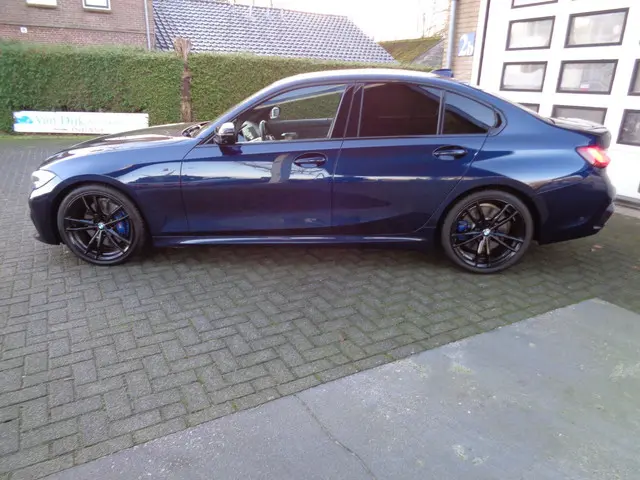 BMW 3 Serie 330i High Executive 2020 Benzine 2