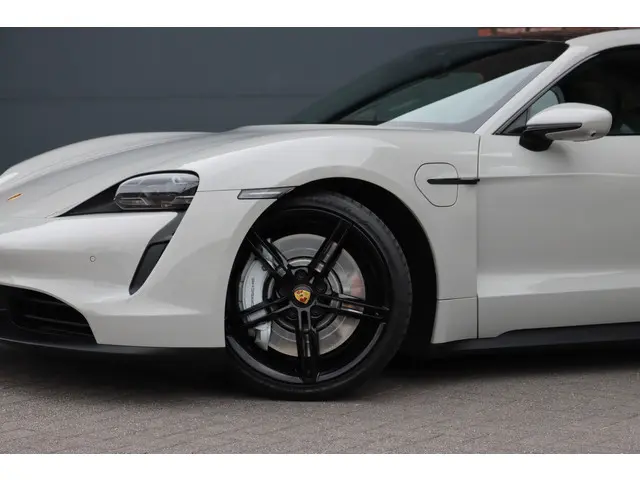 Porsche Taycan Sport Turismo 79 kWh | 2023 Elektrisch 17