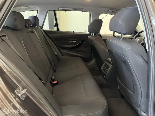 BMW 3 Serie Touring 316i Business 2013 Benzine 18