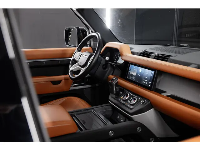 Land Rover Defender 3