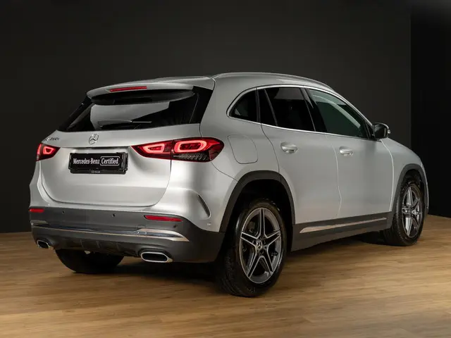 Mercedes-Benz GLA 2