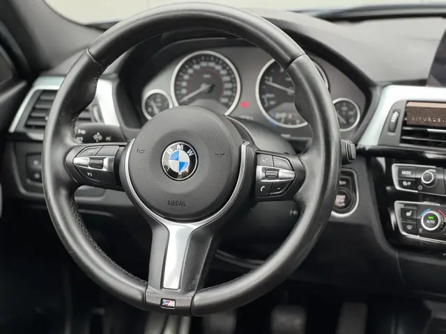 BMW 3 Serie 318d M Sport High Executive 2016 Diesel 18