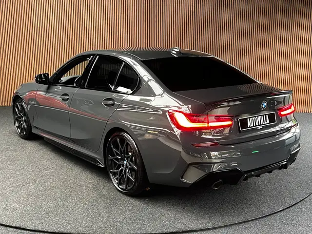 BMW 3 Serie 320i M-sport 2019 Benzine 4