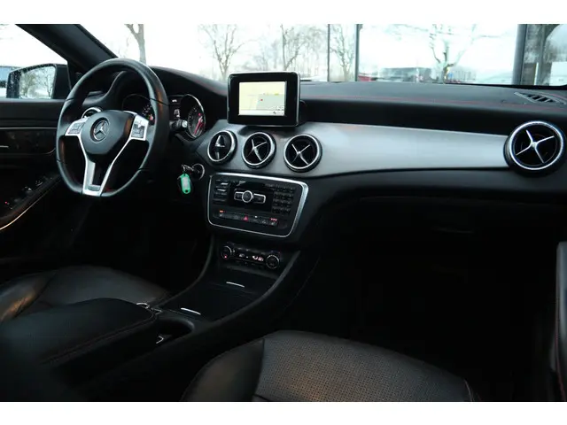 Mercedes-Benz CLA 250 PRESTIGE AMG 2013 Benzine 8