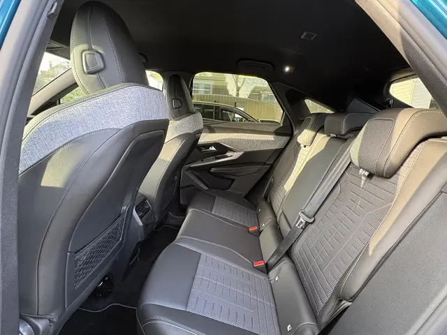 Peugeot 3008 1.2 Hybrid 145 GT 2025 Hybride Benzine 10