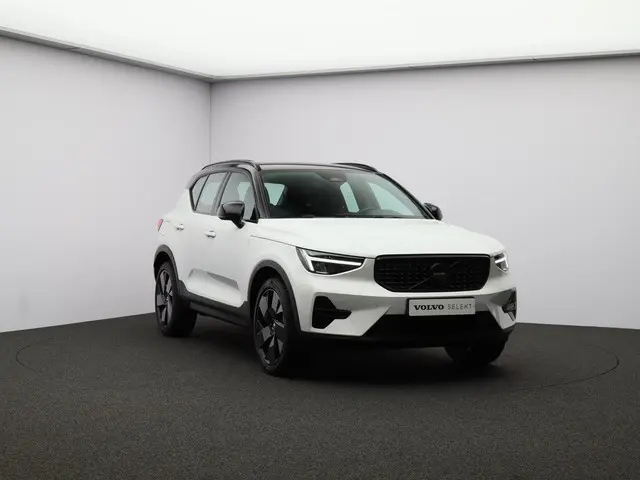 Volvo XC40 B4 197PK Plus Black Edition 2025 Benzine 24