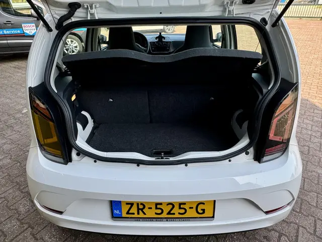 Volkswagen up! 1.0 BMT move up! 2019 Benzine 4