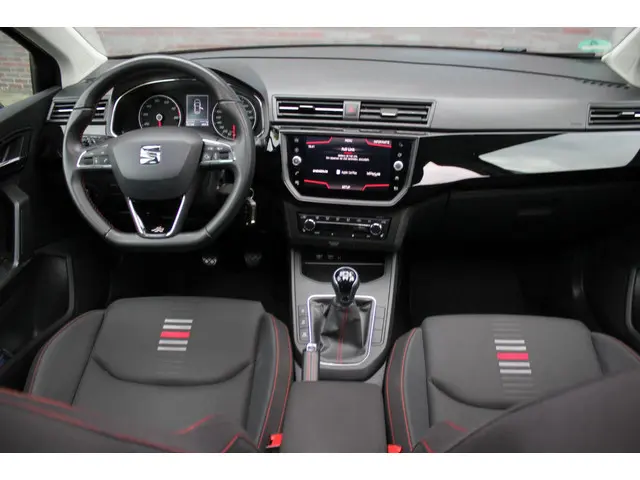 SEAT Ibiza 1.0 TSI FR Business Intense pano 2017 Benzine 15