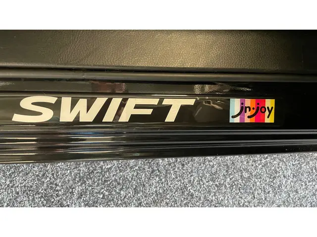 Suzuki Swift 1.2 Business Edition EASSS 2017 Benzine 22