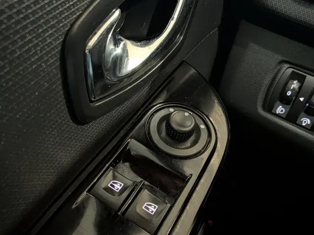 Renault Clio 1.2 16V 2015 Benzine 11