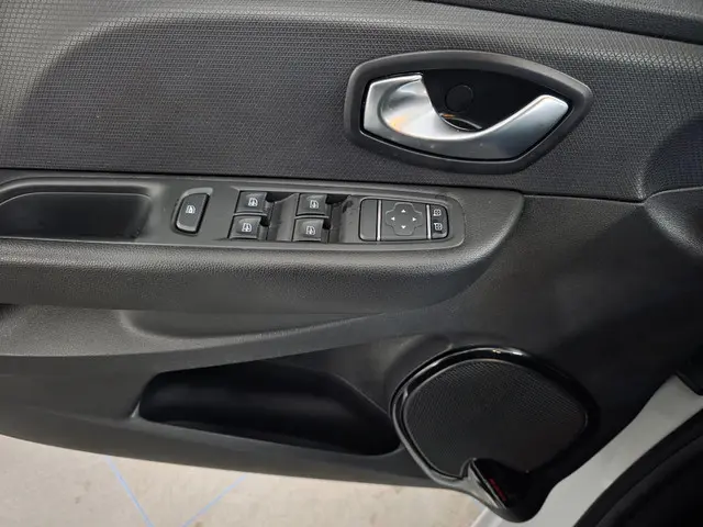 Renault Clio Estate 0.9 TCe Limited 2019 Benzine 14