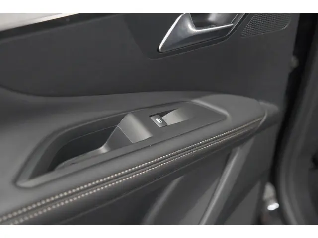 Peugeot 3008 1.2 Hybrid 136 GT 2024 Hybride Benzine 32