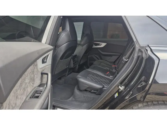 Audi SQ8 4.0 TFSI SQ8 quattro 2022 Benzine 32