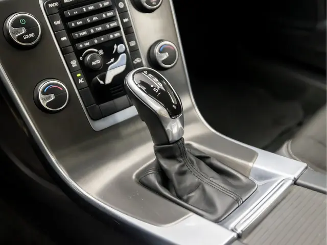 Volvo V60 1.6 T3 Momentum Sport 2014 Benzine 10