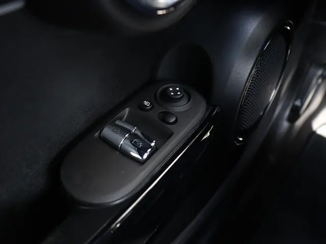 MINI 3-Deurs Cooper 2022 Benzine 30