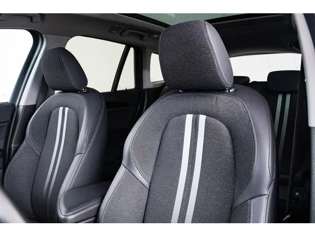 BMW X1 xDrive25e High Executive 2022 Hybride Benzine 18