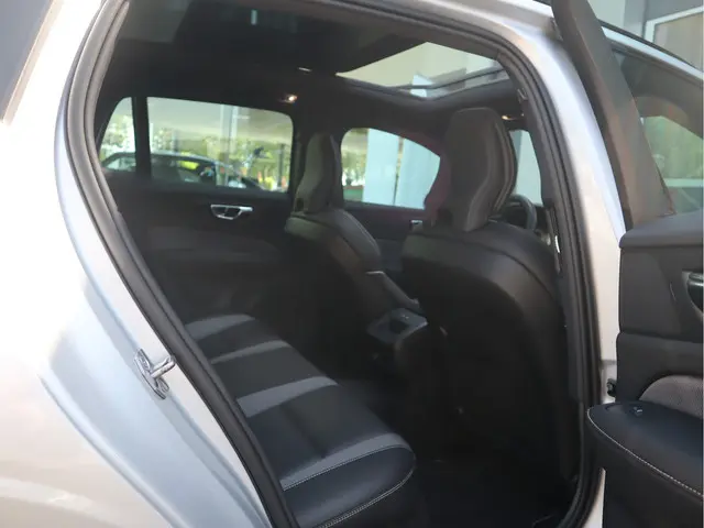 Volvo V60 2.0 T4 R-Design 2020 Benzine 25