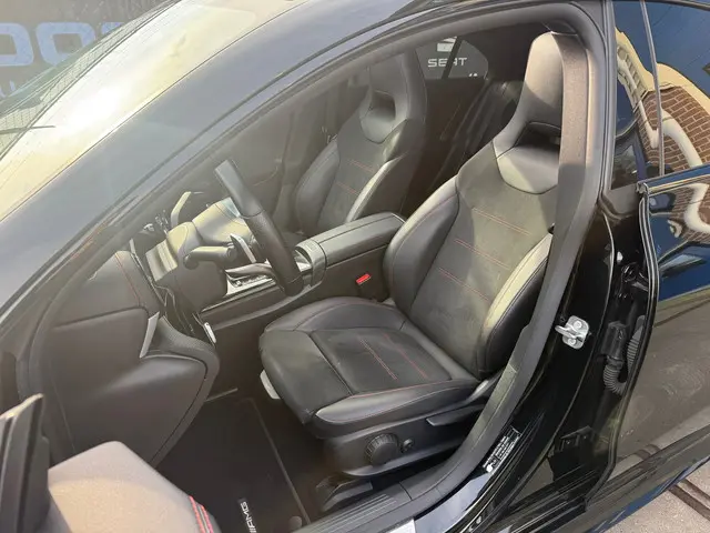 Mercedes-Benz CLA 180 AMG Line 2023 Benzine 8