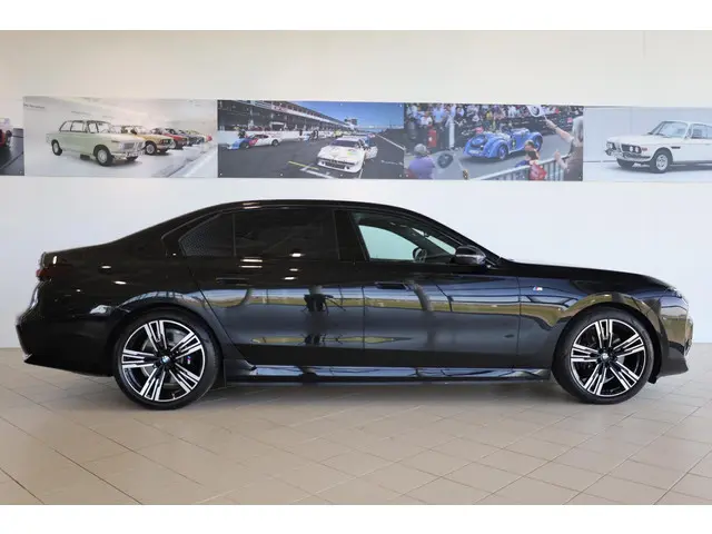 BMW i7 xDrive60 2025 Elektrisch 3