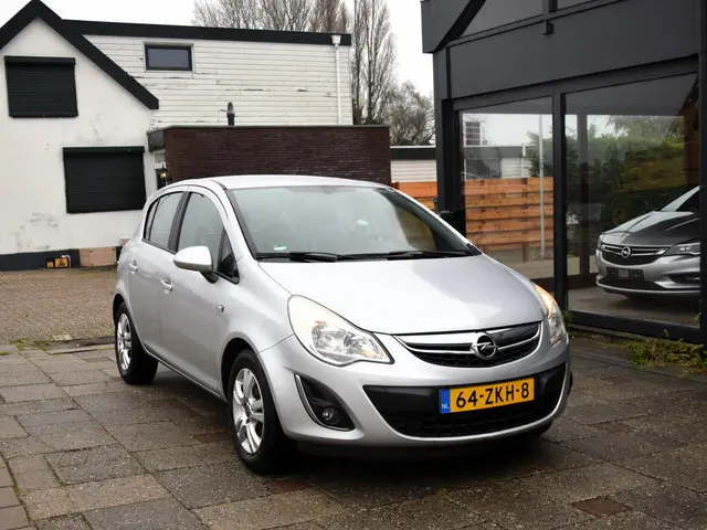 Opel Corsa 1.2-16V Rhythm 2012 Benzine 7