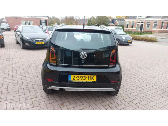 Volkswagen up! 1.0 TSI BMT cross up! 2018 Benzine 4