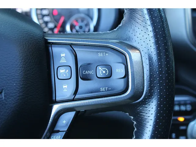 Dodge Ram 1500 5.7 V8 4x4 Crew Cab Laramie 2021 LPG/Gas 11