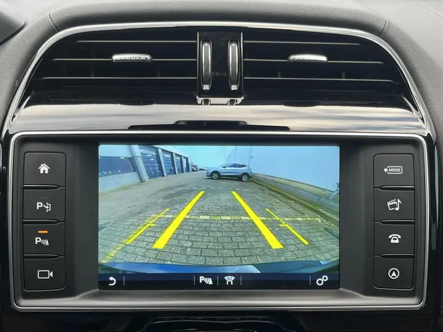 Jaguar XE 2.0 Portfolio 2015 Benzine 73