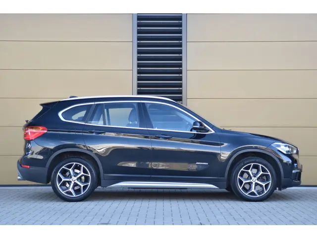BMW X1 xDrive20i Executive 2017 Benzine 4