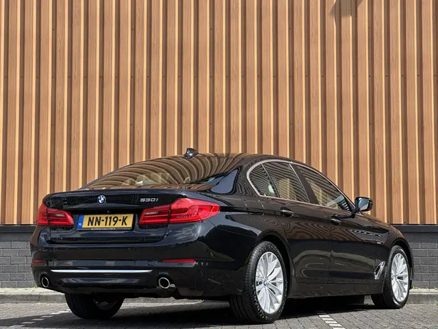 BMW 5 Serie 530i High Executive 2017 Benzine 5