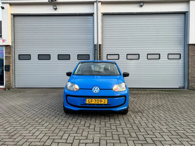 Volkswagen up! 3