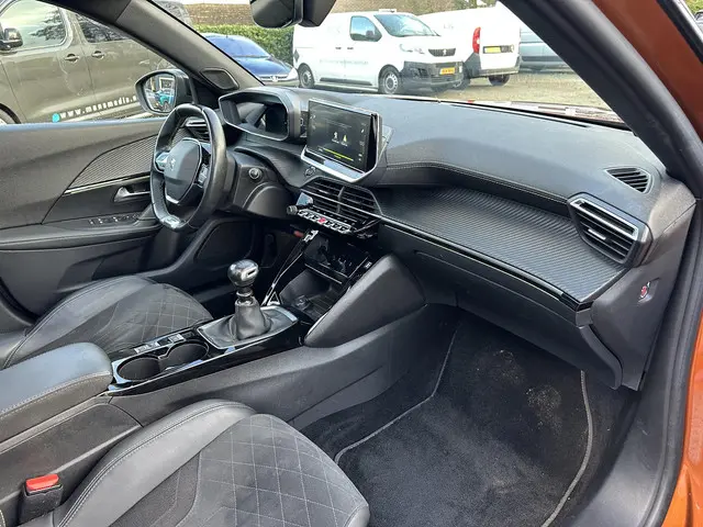 Peugeot 2008 1.2 Turbo 130 PK GT Pack 2021 Benzine 35