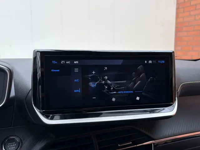 Peugeot 2008 Hybrid 136 GT 2024 Hybride Benzine 16