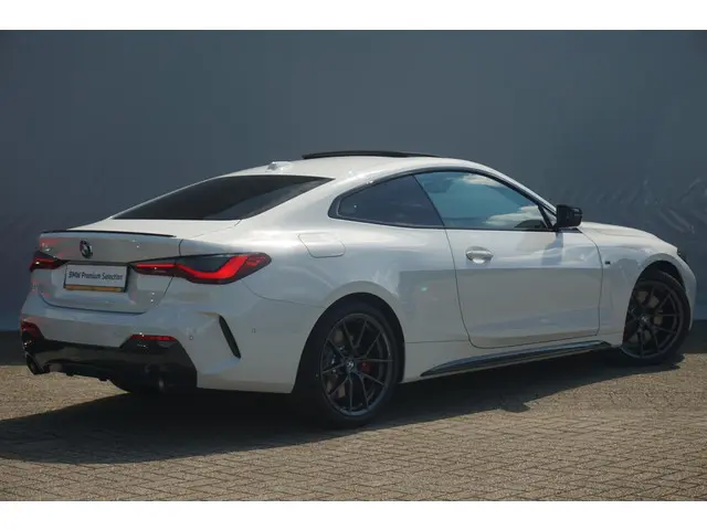 BMW 4 Serie Coupé 420i 2024 Benzine 2