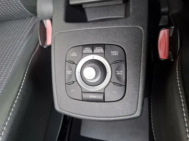 Renault Scénic TCe 115 Bose 2013 Benzine 21