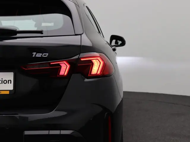 BMW 1 Serie 120 2024 Benzine 18