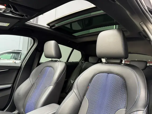 BMW 1 Serie 120i M-pakket 2023 2023 Benzine 7