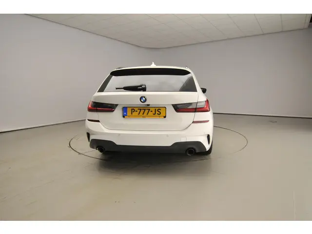 BMW 3 Serie Touring 318i 2022 Benzine 3