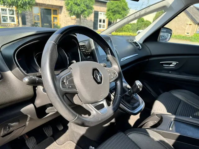 Renault Scénic TCe Zen LPGG3 2017 LPG/Gas 18