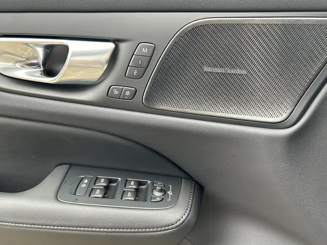 Volvo V60 Cross Country 2.0 B5 AWD Plus 2024 Benzine 23