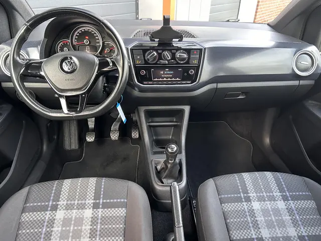 Volkswagen up! 1.0 BMT high up! 2017 Benzine 12