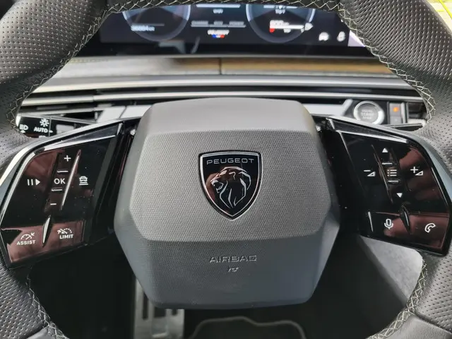 Peugeot 3008 1.2 Hybrid 136 GT 2024 Hybride Benzine 11