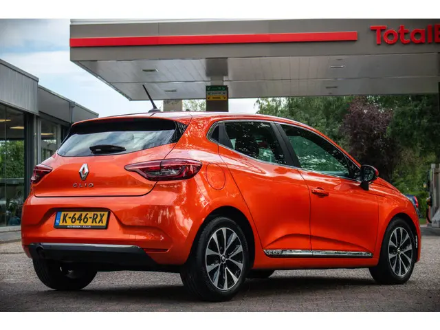 Renault Clio TCe 90 Intens 2021 Benzine 42