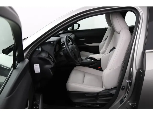 Lexus UX 250h Luxury Line 2022 Hybride Benzine 17