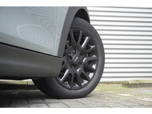 MINI 5-Deurs One 2022 Benzine 16